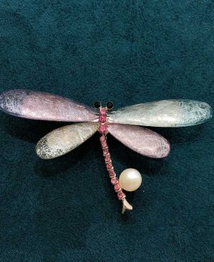Fashionable new insect brooch retro freshwater pearl dragonfly coat jacket clip anti slip shawl accessories