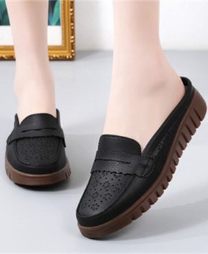Summer Hollowed Toe Box Slippers Women's Outer Wear Beef Tendon Flat Middle-Aged and Elderly Retro Mom Shoes Genuine Leather Sandals Large Size