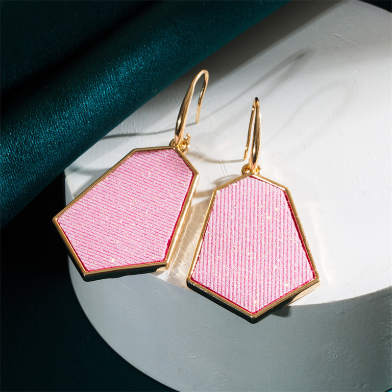 Leather Alloy Rhombus Super Flash Leather Graceful Earrings Trendy Exaggerated Fashion - 图片 4