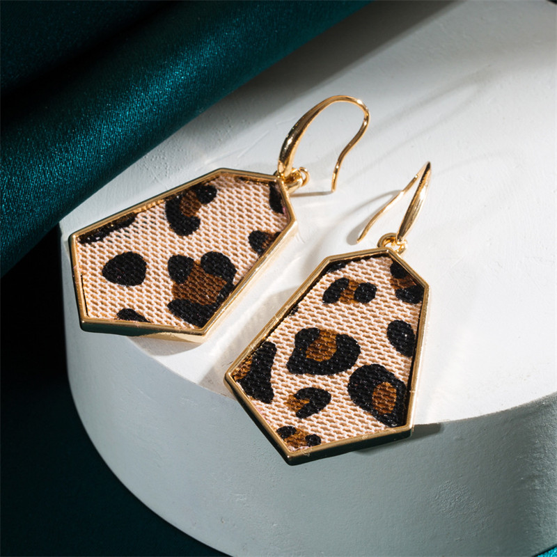 Leather Alloy Rhombus Super Flash Leather Graceful Earrings Trendy Exaggerated Fashion - 图片 8