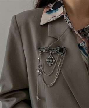 Dark Style Tassel Pendant Brooch Vintage Baroque Brooches Decoration Chest Chain Brooch