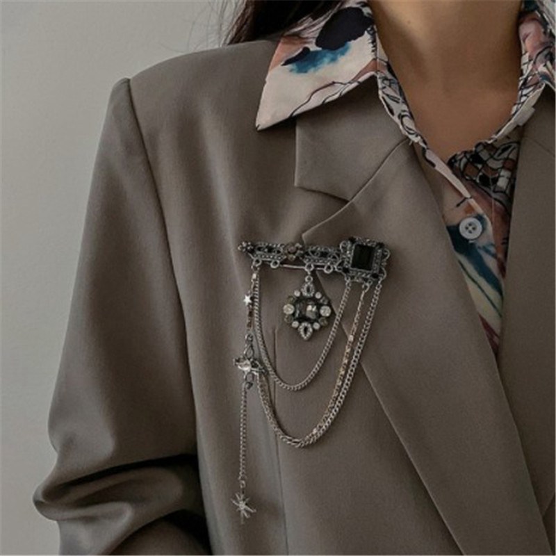 Dark Style Tassel Pendant Brooch Vintage Baroque Brooches Decoration Chest Chain Brooch
