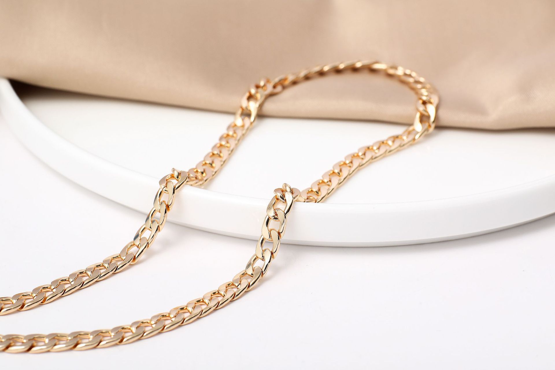 Hip Hop Necklace Street Dance Necklace 18K Vacuum Electroplated KC Nightclub for Men and Women - Image 4