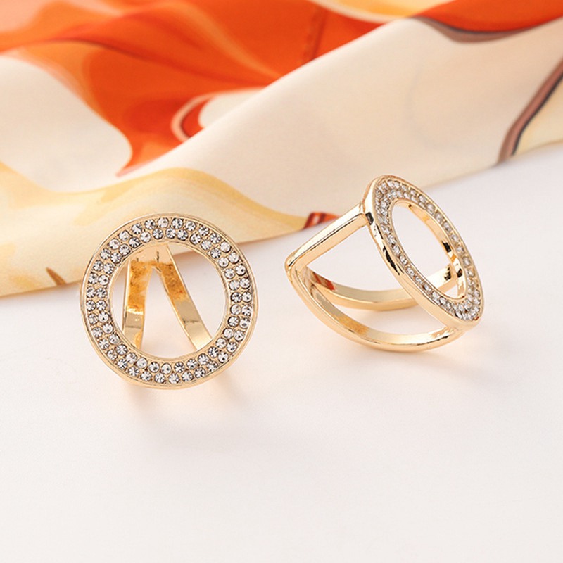 Simplicity Round Scarf Buckle Hollow Rhinestone Brooches Fashion Crystal Holder Silk Shawl Buckle Ring Scarf Jewelry Gift
