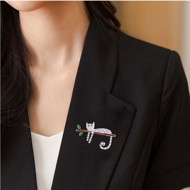 Lazy Cat Sitting On The Tree Brooches For Women And Men Bouquet Pin New Fashion Jewelry - Image 4