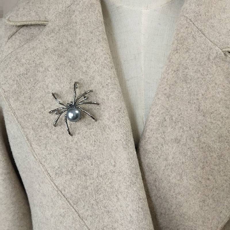 Exaggerated black white spider creative brooch men women party clothes scarf accessories pin brooches gift - Image 3