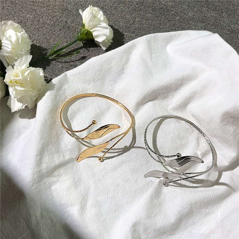 PuRui Bohemian Leaf Charm Upper Arm Bracelet Metal Leaves Tassel Pendants Arm Cuff Bangle Bracelets for Women Fashion Jewelry